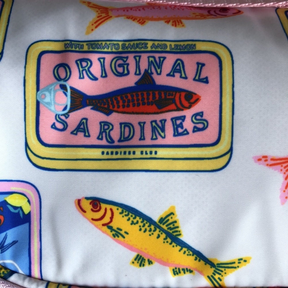 Betsey Johnson White Crossbody Lunch Tote with Multicolor Sardine Print - Picture 2 of 11